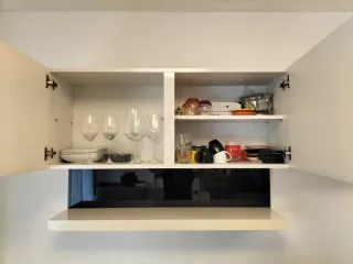 Mueble de salón TV blanco y negro