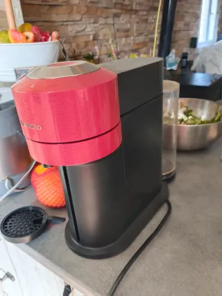 Cafetera Nespresso roja inissia de krups