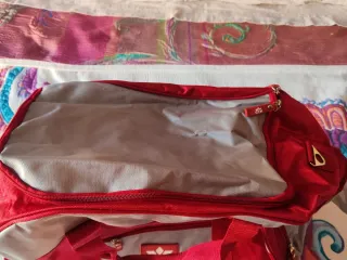 Bolso de viaje muy grande. Rojo y gris