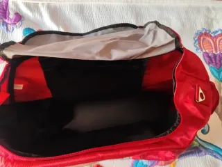 Bolso de viaje muy grande. Rojo y gris