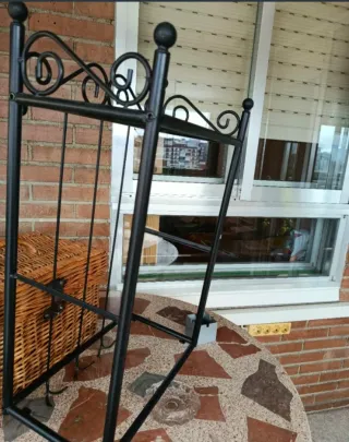 Scaffale in ferro battuto