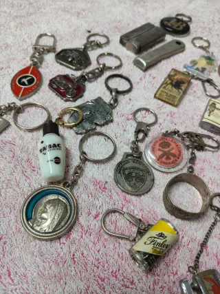 Lote de llaveros variados