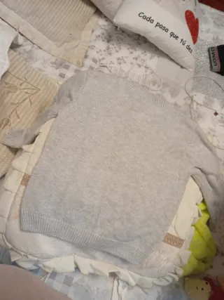 Chaqueta Zara gris acolchada bebé