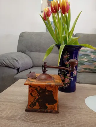 Molinillo de café antiguo decorativo comprado Fran
