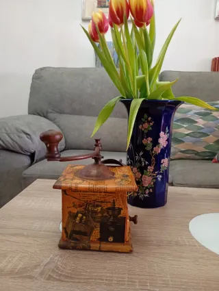 Molinillo de café antiguo decorativo comprado Fran