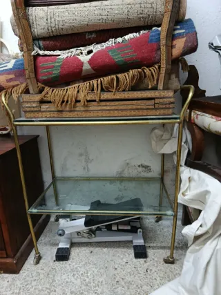 Mesa auxiliar camarera cristal y metal