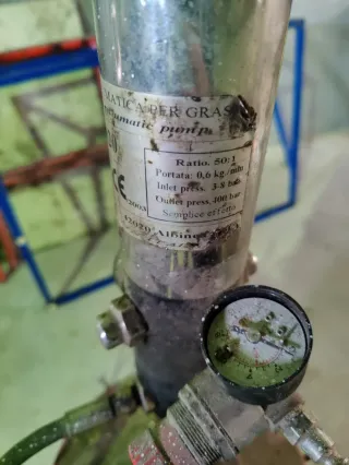 Bomba de engrase neumática