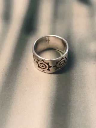 Anillo de Plata con Diseño