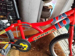 Bicicleta infantil roja