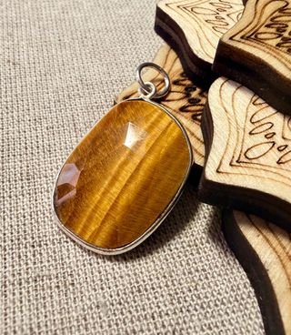 Colgante Facetado de Ojo de Tigre en Plata