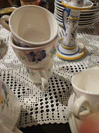 Juego de café de porcelana con flores