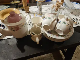 Juego de café de porcelana con flores