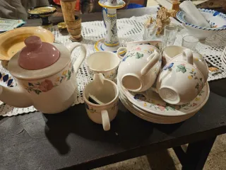Juego de café de porcelana con flores