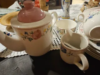Juego de café de porcelana con flores