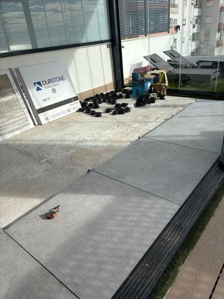 Baldosa porcelánica gris 1x1