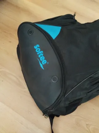 Mochila Softee Negra y Azul.