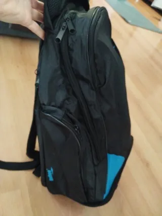 Mochila Softee Negra y Azul.