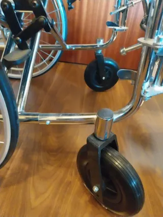 Silla de ruedas nueva a estrenar – nunca usada