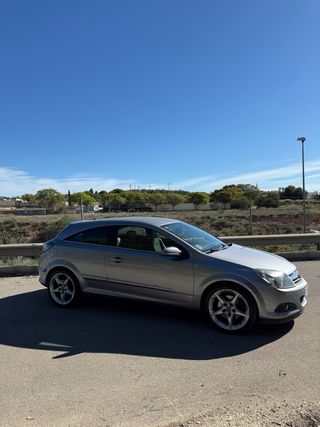 Opel Astra GTC 2.0 Turbo