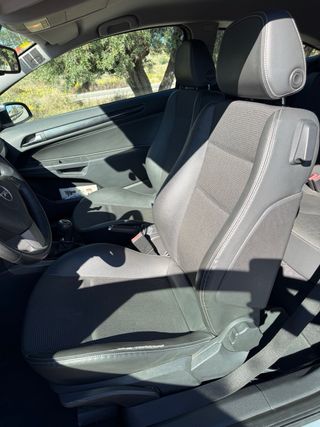 Opel Astra GTC 2.0 Turbo