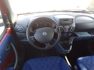 Furgoneta con rampa para minusválidos