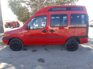 Furgoneta con rampa para minusválidos