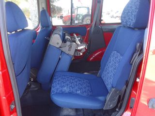 Furgoneta con rampa para minusválidos