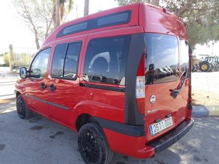 Furgoneta con rampa para minusválidos