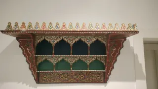 Estantería árabe de madera pintada a mano