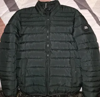 Chaqueta plumífero Pepe Jeans negro.
