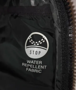 Chaqueta plumífero Pepe Jeans negro.