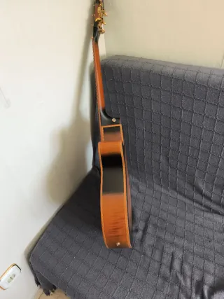 Guitarra Ibañez Negra,gama media alta con funda