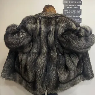 Abrigo de Zorro Plateado