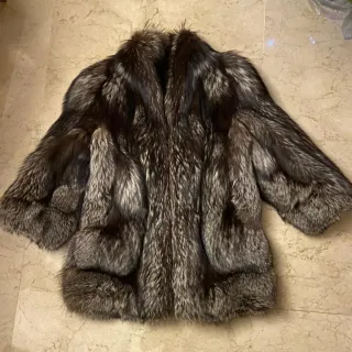 Abrigo de Zorro Plateado