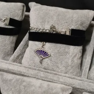 Collarini velluto con charm