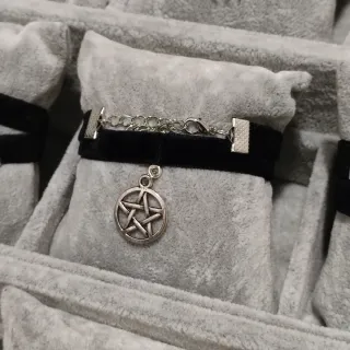 Collarini velluto con charm