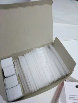 Pistola etiquetadora + hilos y etiquetas