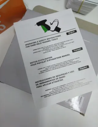 Pistola etiquetadora + hilos y etiquetas