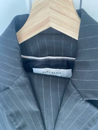 Traje de chaqueta y pantalón negro mujer