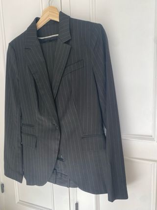 Traje de chaqueta y pantalón negro mujer