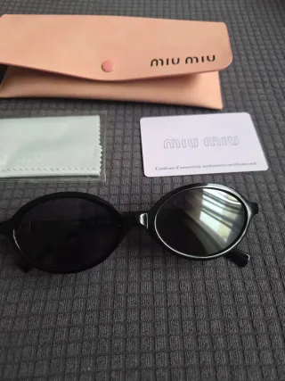 Gafas de Sol Miu Miu MU 04Z Negras y Doradas