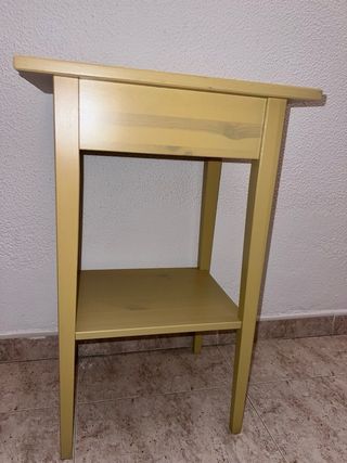 Mesita de noche amarilla madera