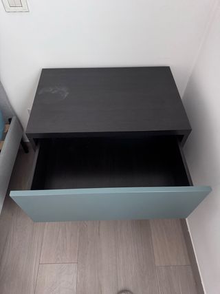 Mesita de noche bicolor