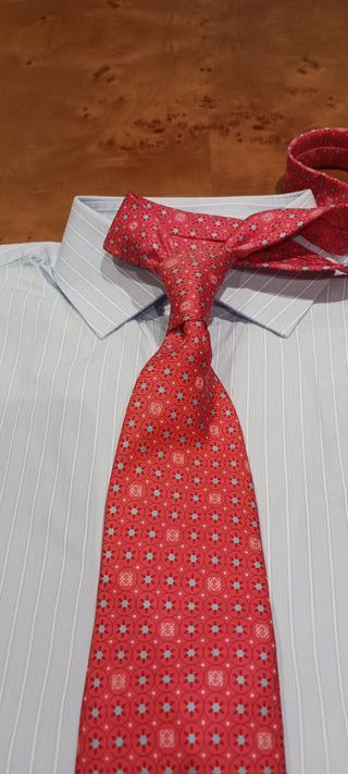 CORBATA LOEWE, SEDA NATURAL, ROJO TURQUESA.