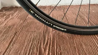 Bicicleta de carretera negra