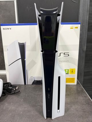 PlayStation 5 Slim Sony Blanca y Negra