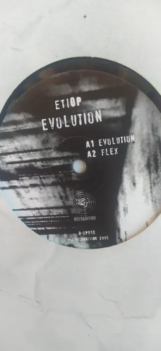 4 Vinilos Techno y Minimal