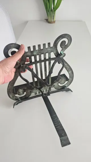 Atril de hierro forjado