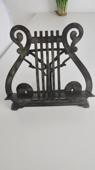 Atril de hierro forjado