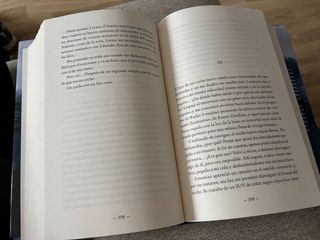 La Chica Del Lago, Mikel Santiago